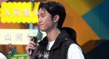 白丝女仆被强扒内裤